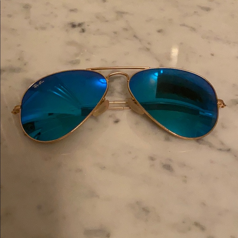 Blue reflective Ray-Ban Aviators